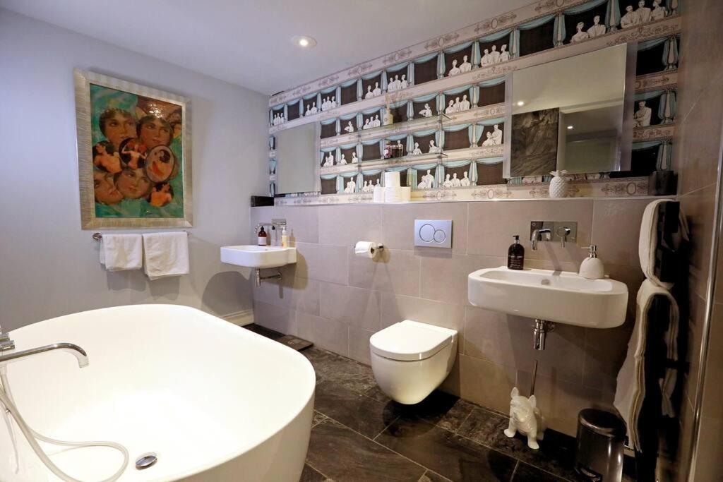Elegant Norwich Apartment In The Lanes W Parking ภายนอก รูปภาพ
